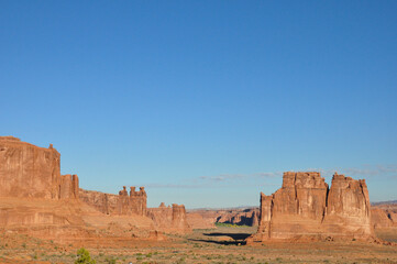Fototapeta premium A panoramic view of Arches National Park with the Three gossips