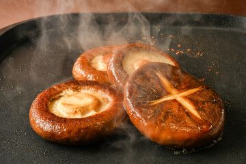 しいたけを焼く