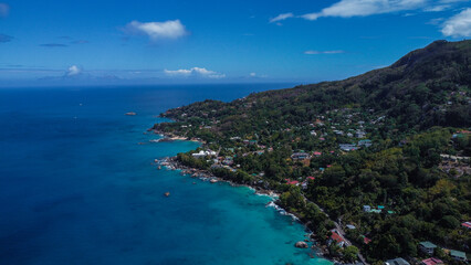 Naklejka premium High-Contrast Aerial Abstract: Golden Sand, Foaming Surf, and Deep Turquoise Ocean Water
