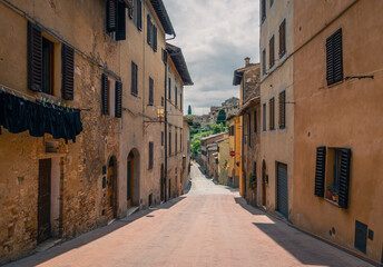 Obraz premium San Gimignano is a small walled town of medieval origin, situated on the hills of Tuscany, Italy.