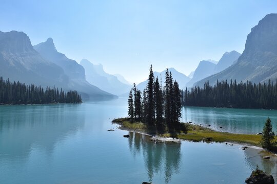 Spirit Island en el parque nacional de Jasper, Canad&aacute;