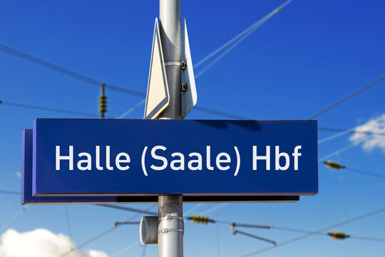 Bahntafel, Halle (Saale) Hbf, (Symbolbild)