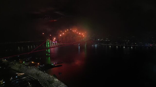 Imagens Aereas Reveillon Florian&oacute;polis - Ponte Hercilio Luz - Noite