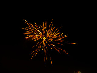 rot goldenes Feuerwerk