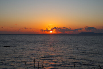 薩摩半島から望む甑島に沈む夕日