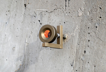 Geodetic monitoring prism