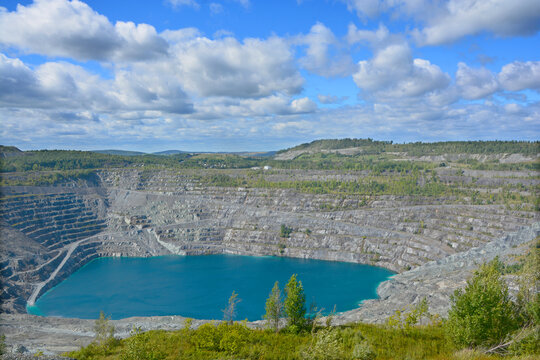 Abestos mine, Asbestos, (Val-des-Sources) Quebec, Canada. Asbestos is a set of six naturally occurring silicate minerals used commercially for their desirable physical properties.