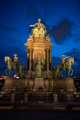 Obraz premium Sculpture illuminated at night at natural history museum park in Vienna, Austria. 