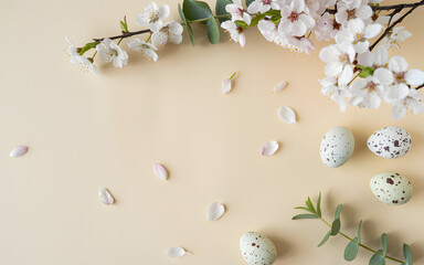Happy easter sunday greeting with blooming flowers and decorated eggs