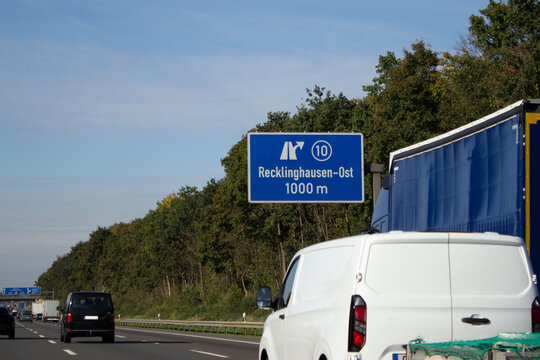 Autobahntafel auf A2, Ausfahrt 10, Recklinghausen-Ost in Richtung Oberhausen