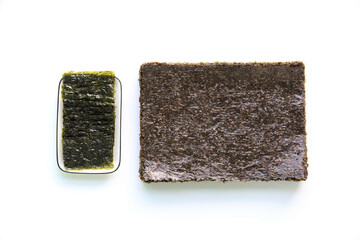 바다에서 자란 해초를 말려서 만든 음식