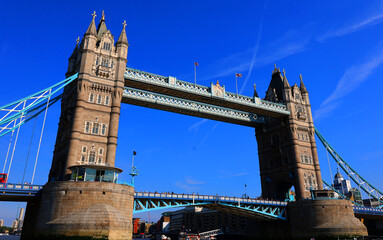  Tower Bridge is a Grade I listed combined bascule and suspension bridge in London, built between 1886 and 1894, designed by Horace Jones