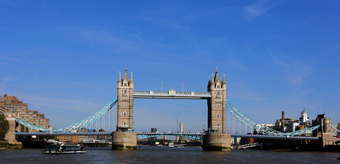Obraz premium ower Bridge is a Grade I listed combined bascule and suspension bridge in London, built between 1886 and 1894, designed by Horace Jones