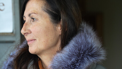 Close up of attractive woman speaking with expressive face and natural emotions