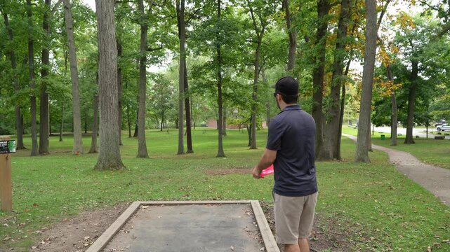 Disc Golf Approach Shots, Putts, and Controlled Throws on Outdoor Courses