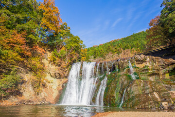 日本の風景・秋　栃木県那須烏山市　紅葉の龍門の滝

