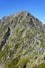 北アルプス　前穂高岳から望む奥穂高岳と吊尾根