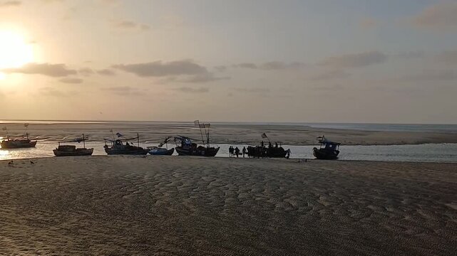 Fox Beach, on a sunny afternoon, in the city of Raposa, S&atilde;o Luis Island, state of Maranh&atilde;o, northeastern Brazil.