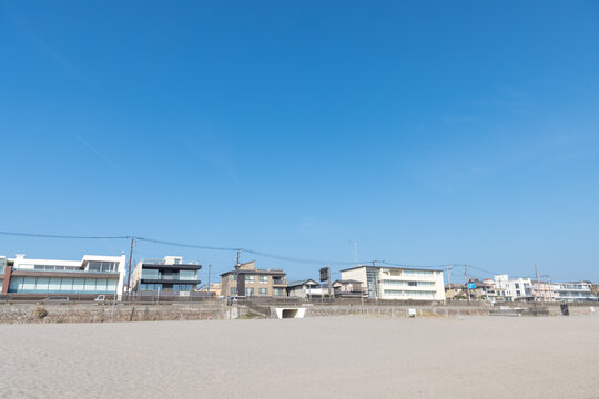 (神奈川県ｰ風景)由比ヶ浜から見る丘側の風景
