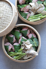 蒸籠でつくる肉団子の大葉巻