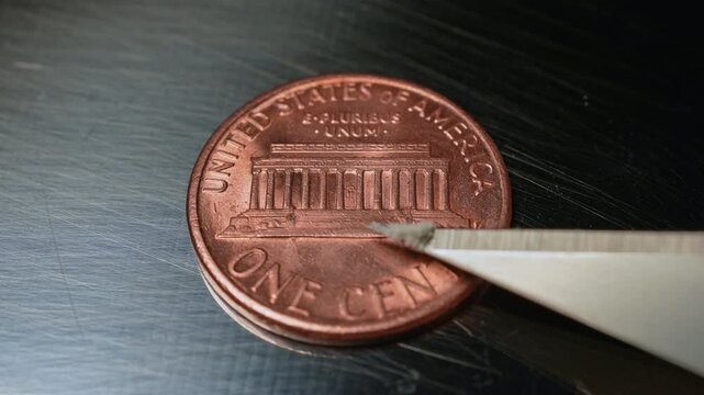 Fentanyl of two milligrams on the one cent coin or penny, lethal dose for people in most cases. Fentanyl very potent synthetic opioid drug approved by the FDA for use as an analgesic, pain relief.