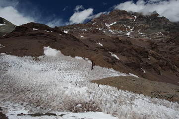 The enchanting beauty of the snowy mountains. The view of snow and rocks on the mountain tops.