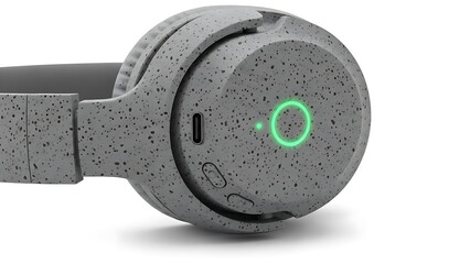Wireless headphones with green led indicator
