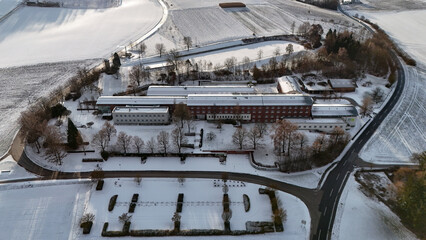 Höhere landwirtschaftliche Bundeslehranstalt St. Florian – Luftaufnahme in winterlicher...