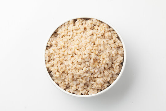 쌀에 보리를 섞어 지은 밥. 또는 보리로만 지은 밥.
Rice cooked with barley mixed in. Or rice cooked only with barley.

