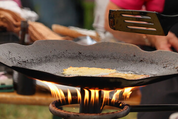 Traditional hungarian d&ouml;d&ouml;lle frying over open flame