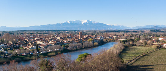 Panorama de Rivesaltes , l'Agly et le Canigou (66600) dans les  Pyr&eacute;n&eacute;es orientales, France en d&eacute;cembre 2025	