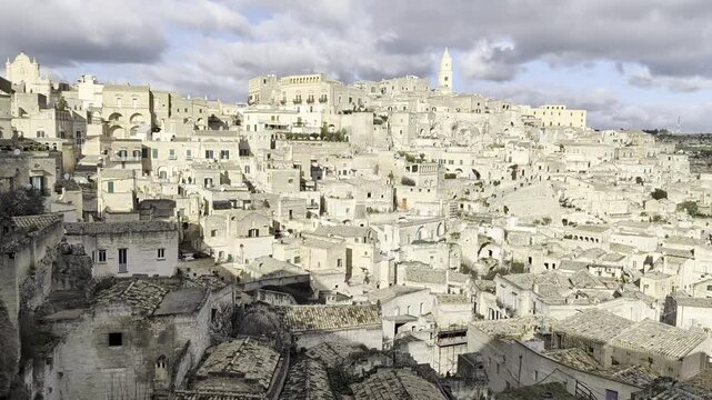 Il fascino antico della citt&agrave; vecchia di Matera e della Gravina