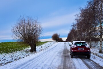 Eisglatte Stra&szlig;en im Januar in Nordwestmecklenburg bei Wismar