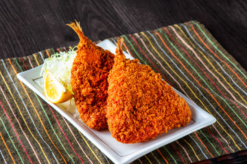 皿に乗ったアジフライ