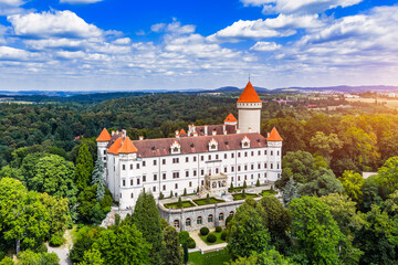 Obraz premium Magnificent Konopiste castle sits in Beneov, Central Bohemian, Czech Republic, Explore the stunning architecture of the Konopiste castle in Beneov, Central Bohemian, Czech Republic.