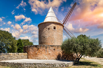 View of Goult, a small typical town in Provence, France. Discover the stunning hilltop village of Goult in Provence on a sunny day. Ancient hilltop village of Goult, Provence, France.
