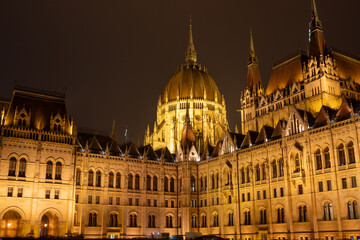 Obraz premium Hungarian Parliament Building at night