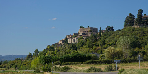 Panorama sur le village perch&eacute; de La Laupie dans la Dr&ocirc;me