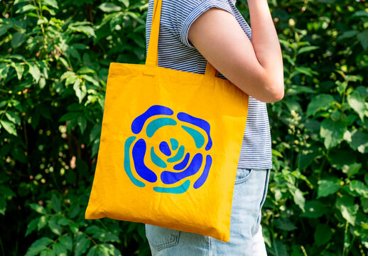 Tote bag used in natural environment