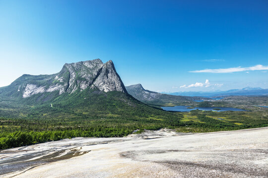 Granitplatte Verdensvaet bei Narvik in Nordland, Norwegen