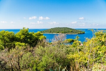 Chorwacja latem, wybrzeże morza Adriatyckiego w okolicy Splitu i Trigoru. Błękitna Laguna. © Franciszek
