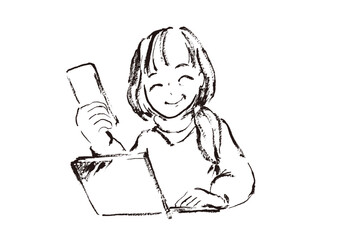 スマホとパソコンを使う笑顔のおしゃれなシニア女性