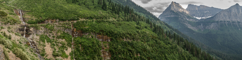 Obraz premium Panorama Of Haystack To Birdwoman Falls Along Going To The Sun Road In Glacier