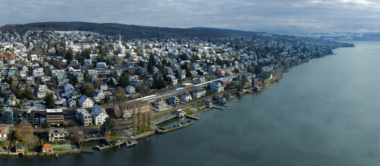 Zollikon - Wolken und Sonnenstrahlen - dunkle Wintermonate © Lischka.Li