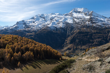 Le hameau du Monal en automne © DELAIRON