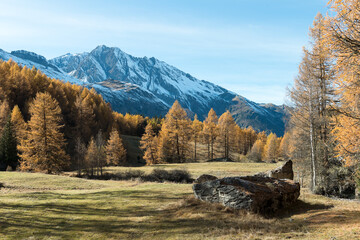 Le hameau du Monal en automne © DELAIRON