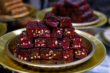 dulces y pasteles turcos de almendra y remolacha