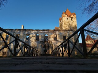 &Uuml;ber die Br&uuml;ck zum Wasserschloss Pottendorf, Nieder&ouml;sterreich 