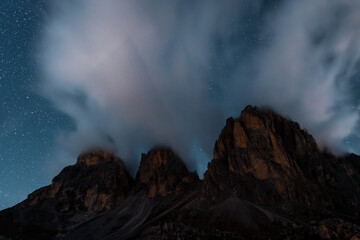 Fototapeta premium Starry sky over the Langkofel group in South Tyrol, Italy.
