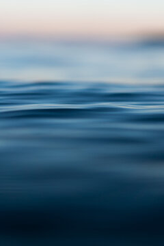 Minimal ocean surface with soft motion blur and blue tones